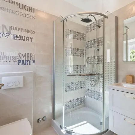 Vin Comfortable Holiday Nova Vas (Porec)